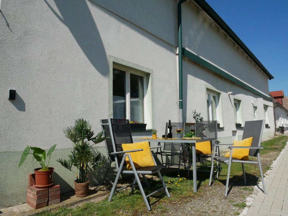 Bonito - Historischer Streckhof Schützen am Gebirge Exterior foto